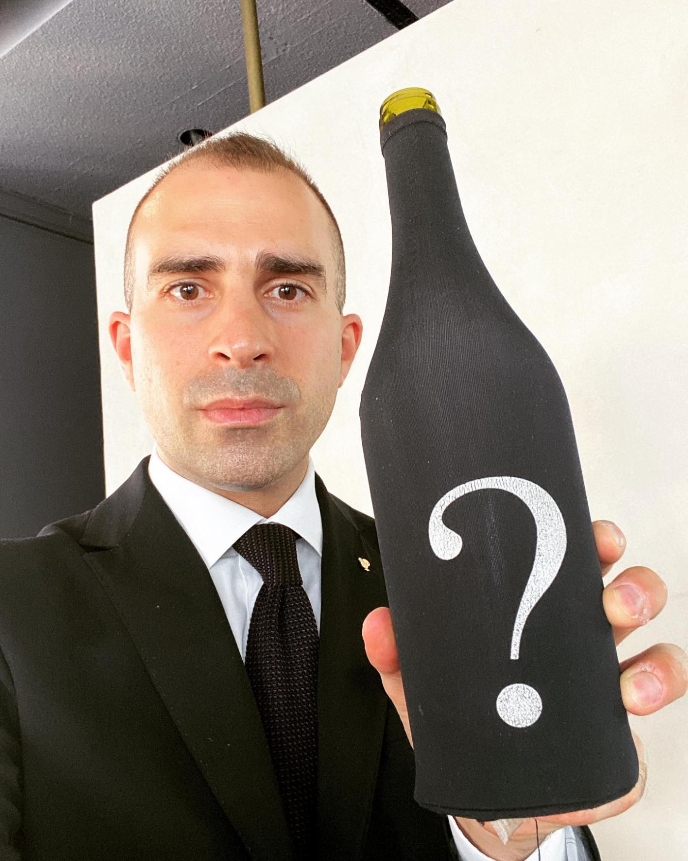 La professionalità e la dedizione di Sebastien Ferrara, Sommelier del ...