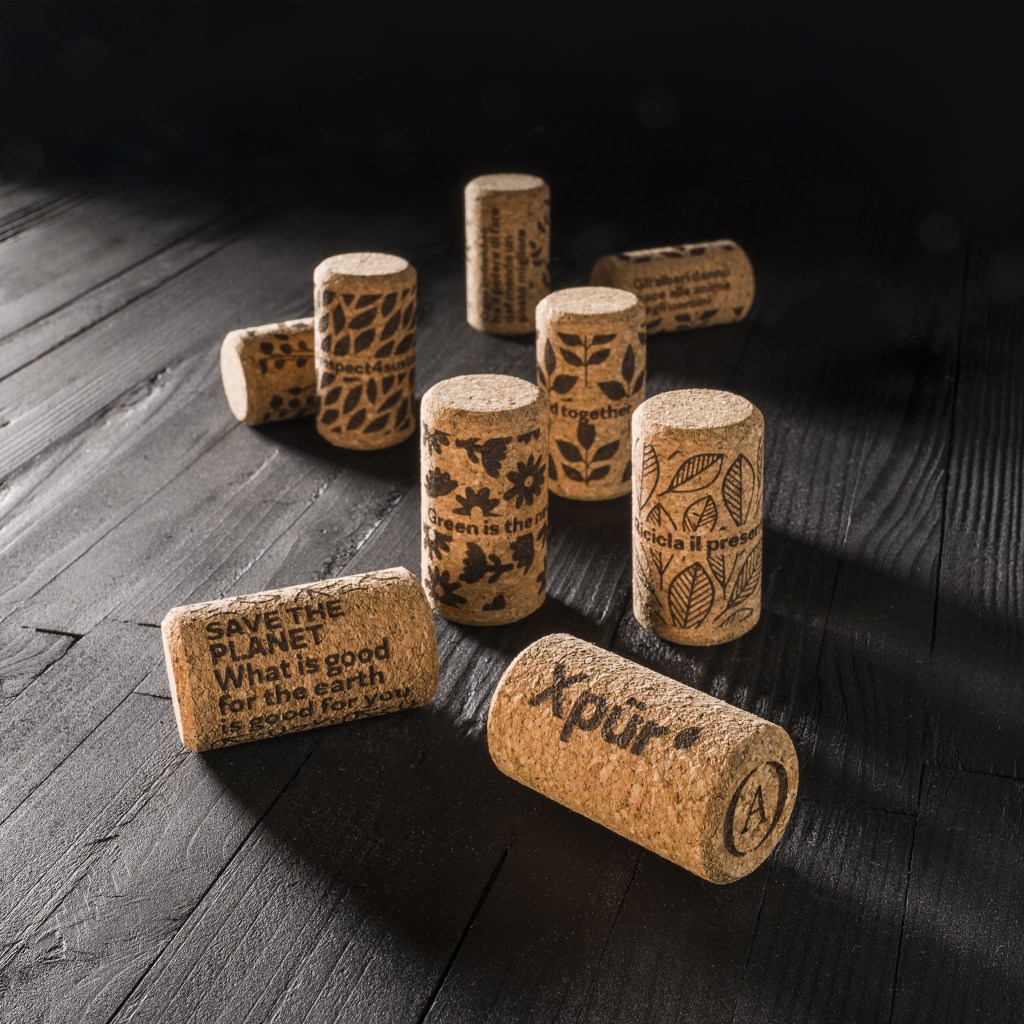 sourcing map Tappi in sughero affusolato, 22 x 17 x 27 mm, in legno, a tenuta stagna, per bottiglie di vino, birra, artigianato, tappi di ricambio per laboratorio, colore legno scuro, confezione